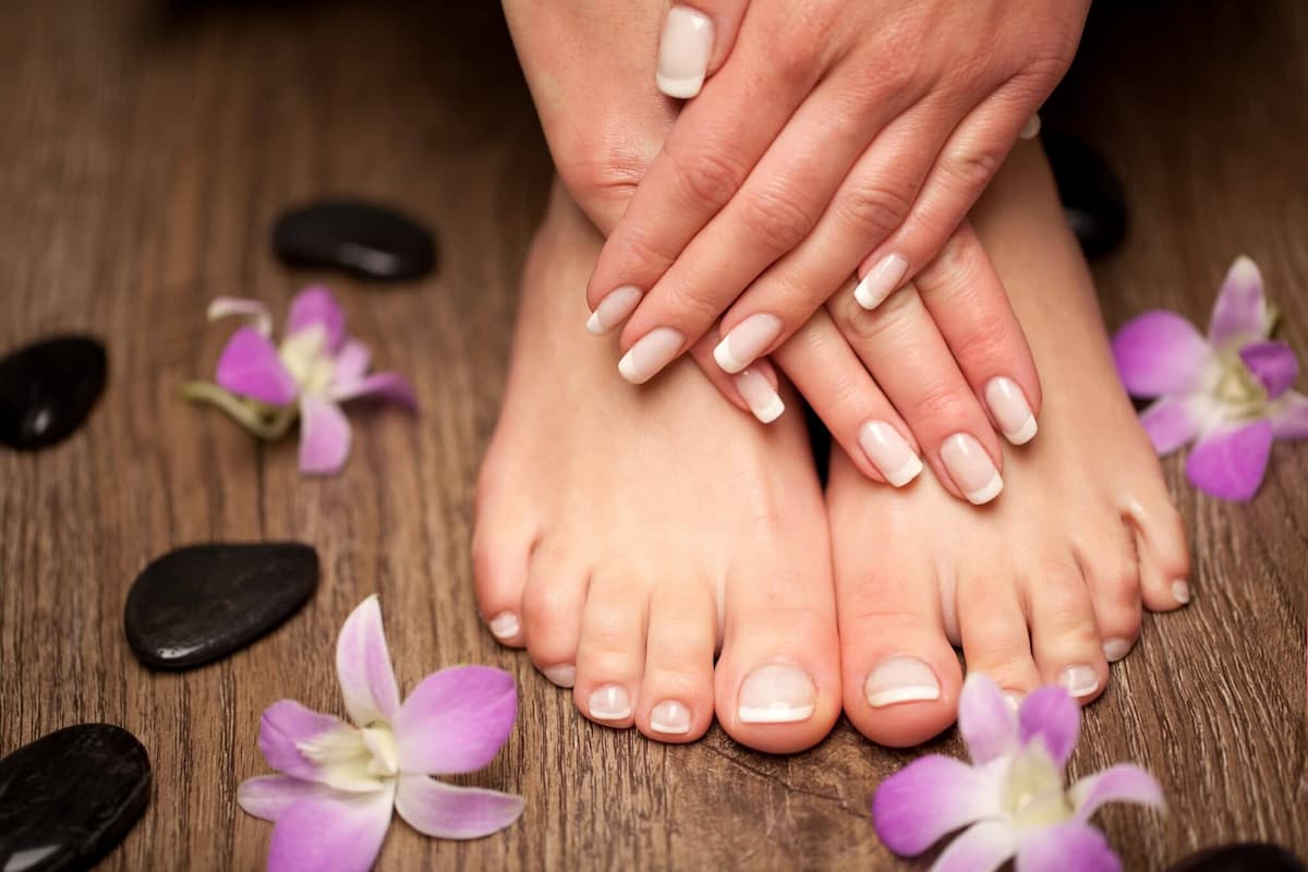 Khóa Học Nails Cơ Bản – Tay Chân Nước