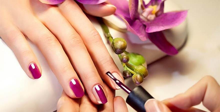 manicure-with-burgundy-gel-nail-polish_1657946511