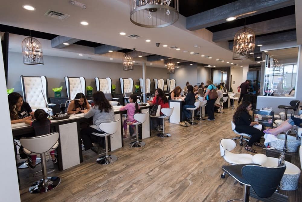 Tiệm nail đông khách tại Mỹ – Đằng sau sự thành công là yêu cầu hành nghề hợp pháp và tuân thủ quy định
