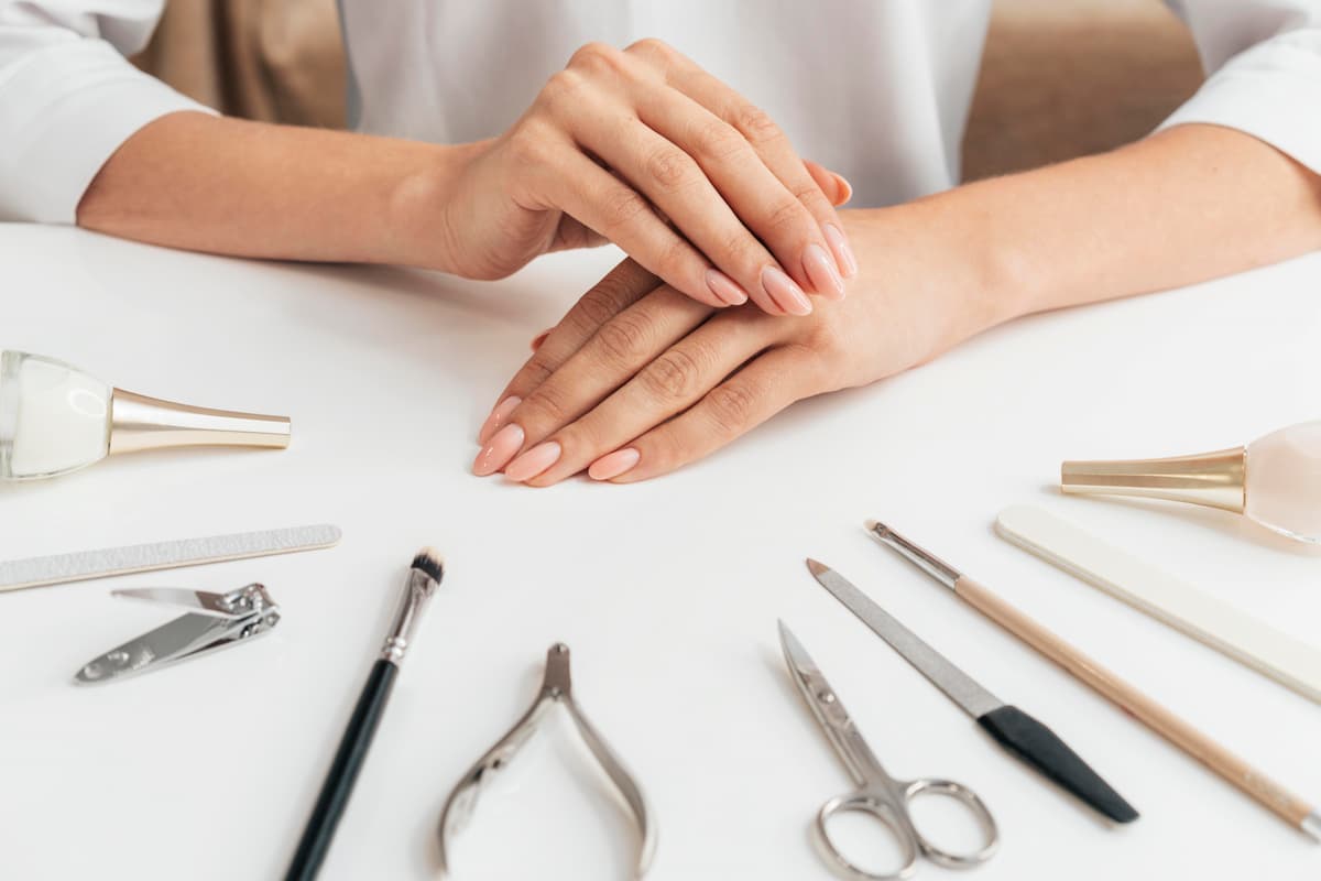 Thực hành chăm sóc móng tay tại nhà với đầy đủ dụng cụ từ cơ bản đến nâng cao