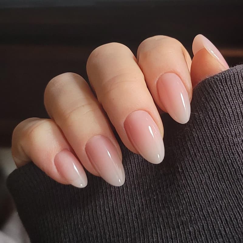 Mẫu đắp bột ombre pastel hồng sữa – Thiết kế móng tay nhẹ nhàng, phù hợp xu hướng 2025