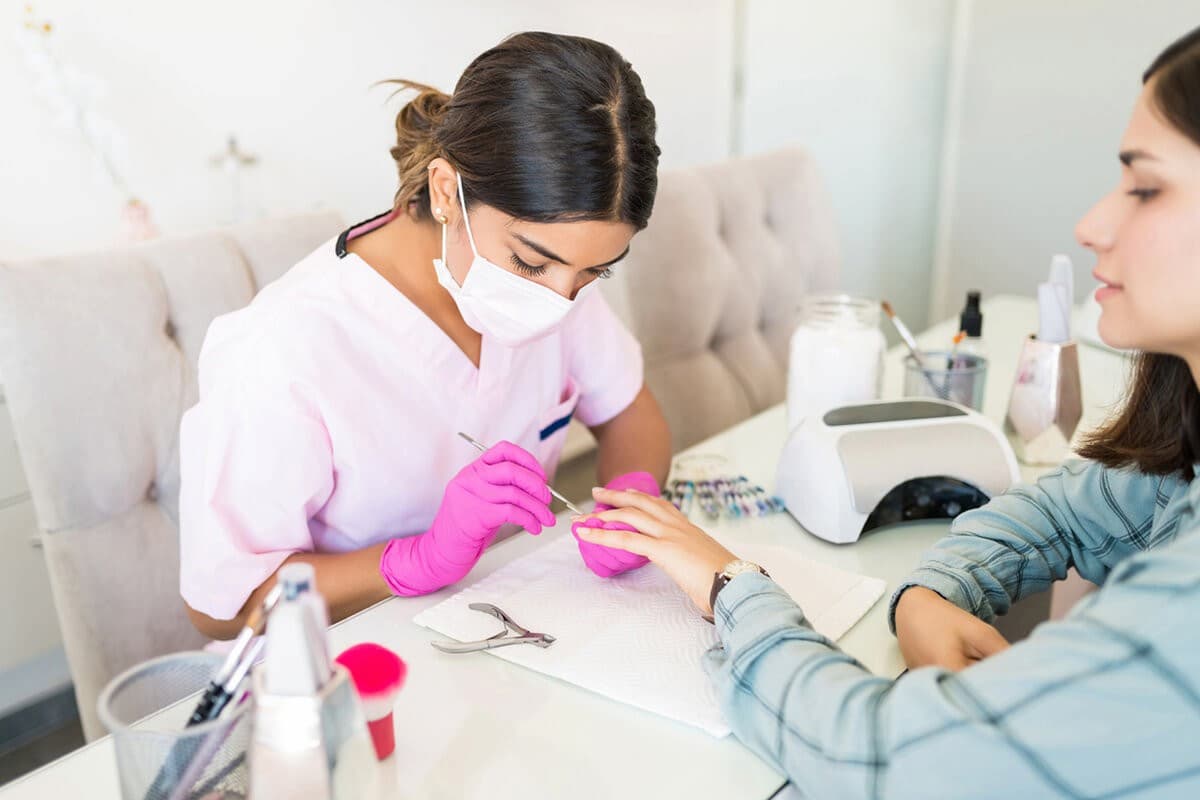 Học Nail Chuyên Nghiệp Với Chứng Chỉ Quốc Tế
