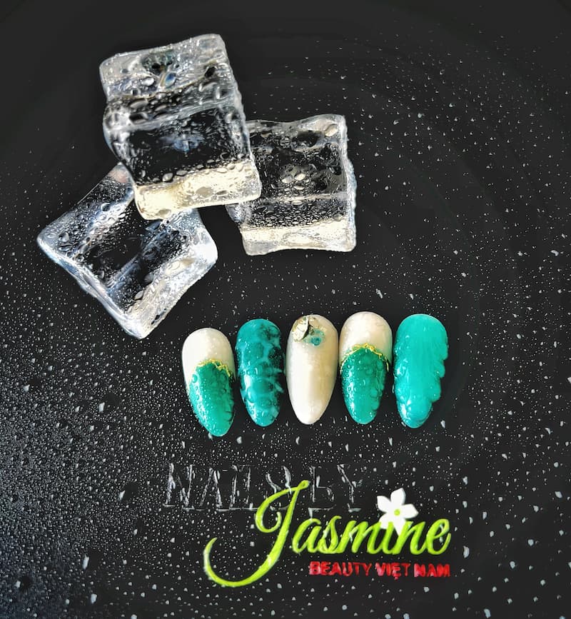 Kỹ thuật tạo hiệu ứng nổi – 3D Gel Texture phối đá mica xanh ngọc do học viên Lan Thương thực hiện