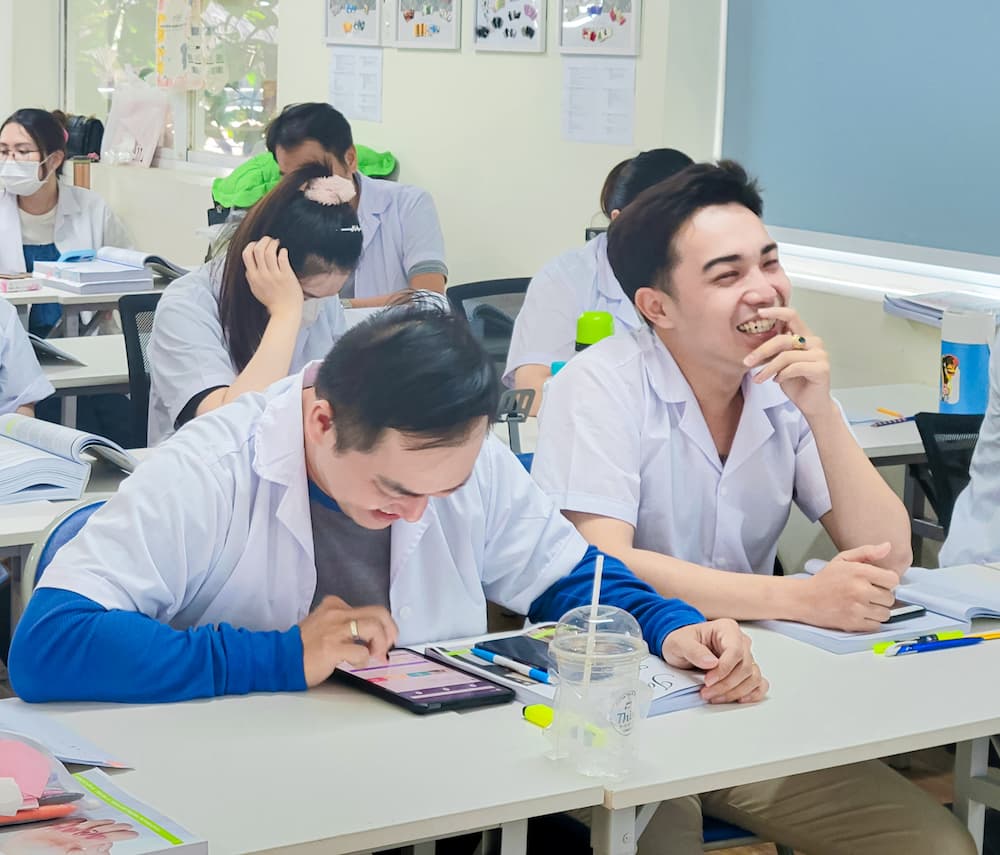Một ngày học tại Jamsine - Không khí học lý thuyết sôi nổi trong lớp học
