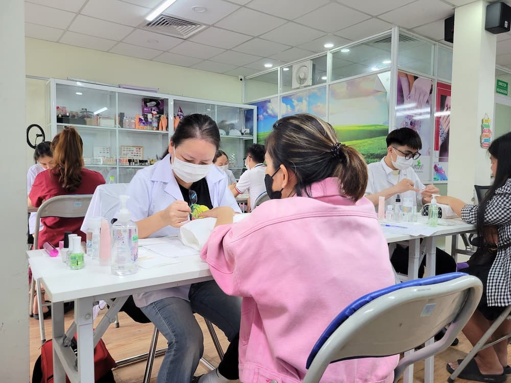 Lớp học nghề Nail tại Jasmine – Dù là nam hay nữ, nghề Nail vẫn là lựa chọn nghề nghiệp ổn định nếu được đào tạo đúng cách