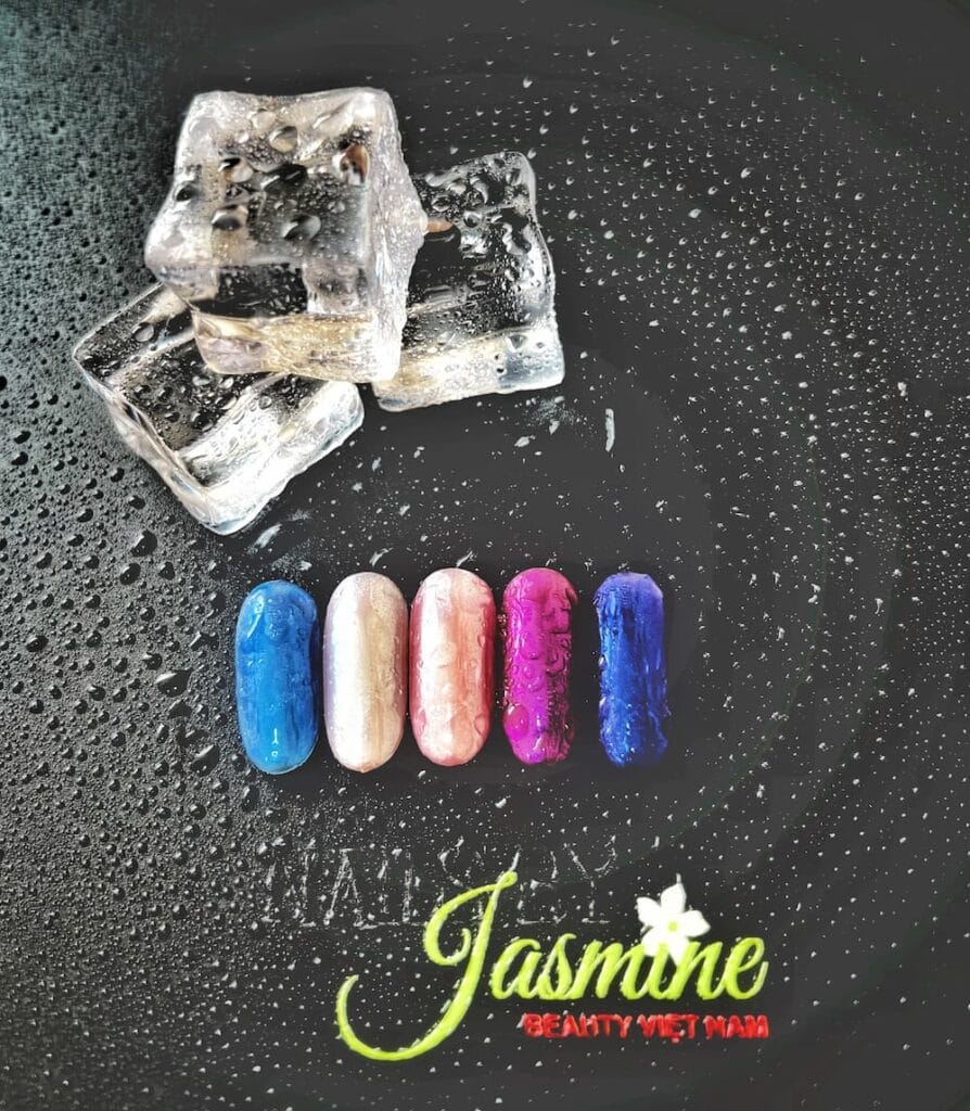 Mẫu móng chrome ombre trong chương trình đào tạo nail chuẩn Mỹ tại Jasmine