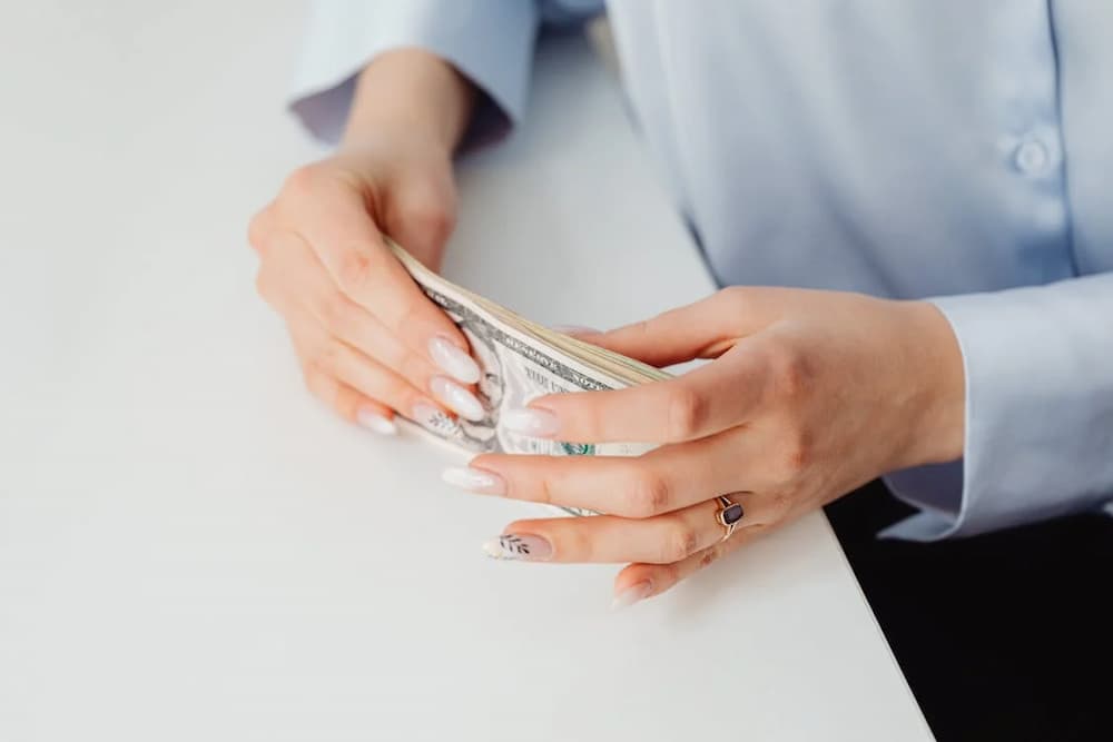 Thu nhập nghề Nail tại Việt Nam và Châu Âu – Cơ hội làm giàu từ đôi tay khéo léo