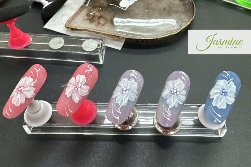 Bài thực hành vẽ hoa gel cơ bản sử dụng cọ râu, cọ kim, cọ bản nhỏ và cọ detail