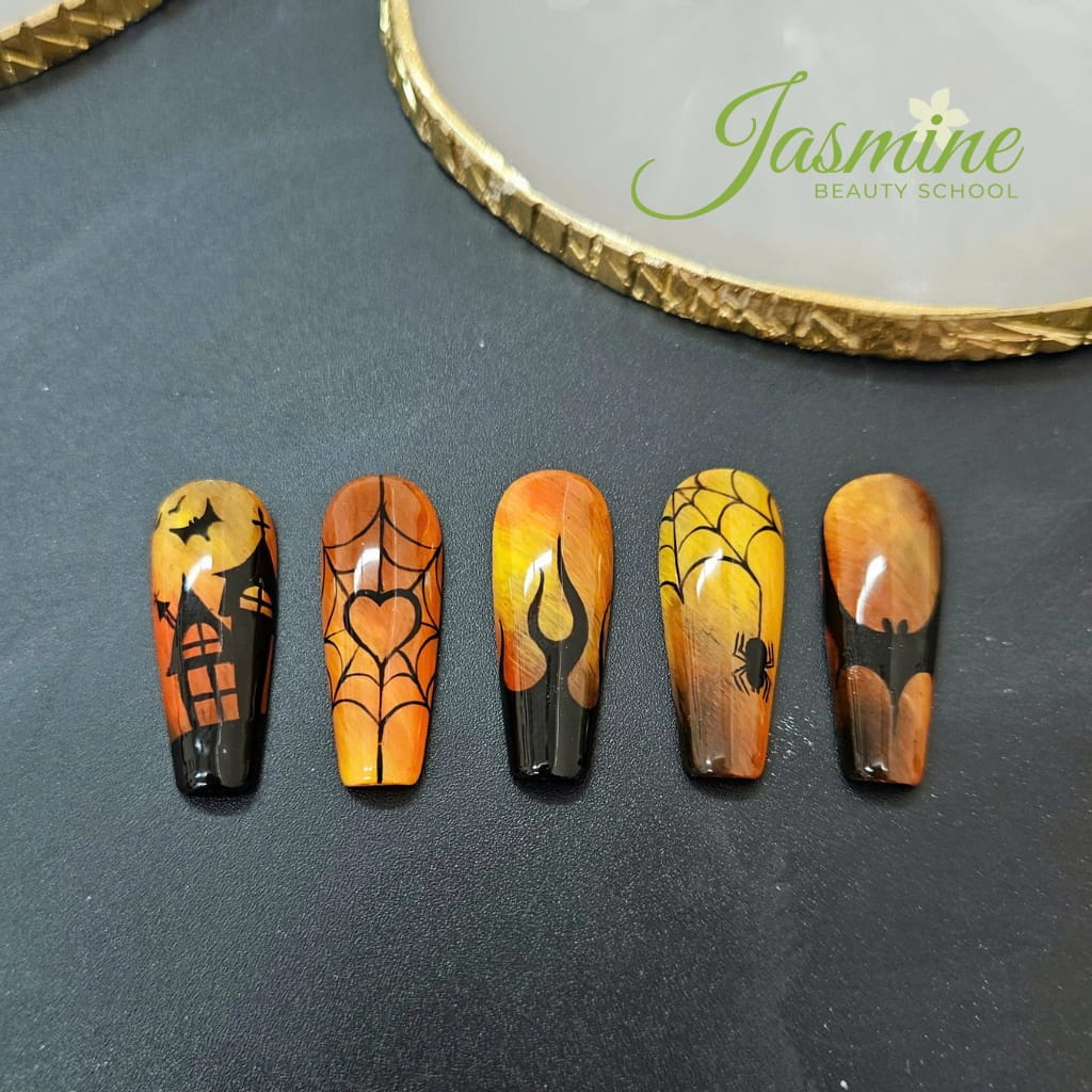 Sản phẩm học viên Jasmine – kỹ thuật Nail vẽ họa tiết Halloween trên nền loang