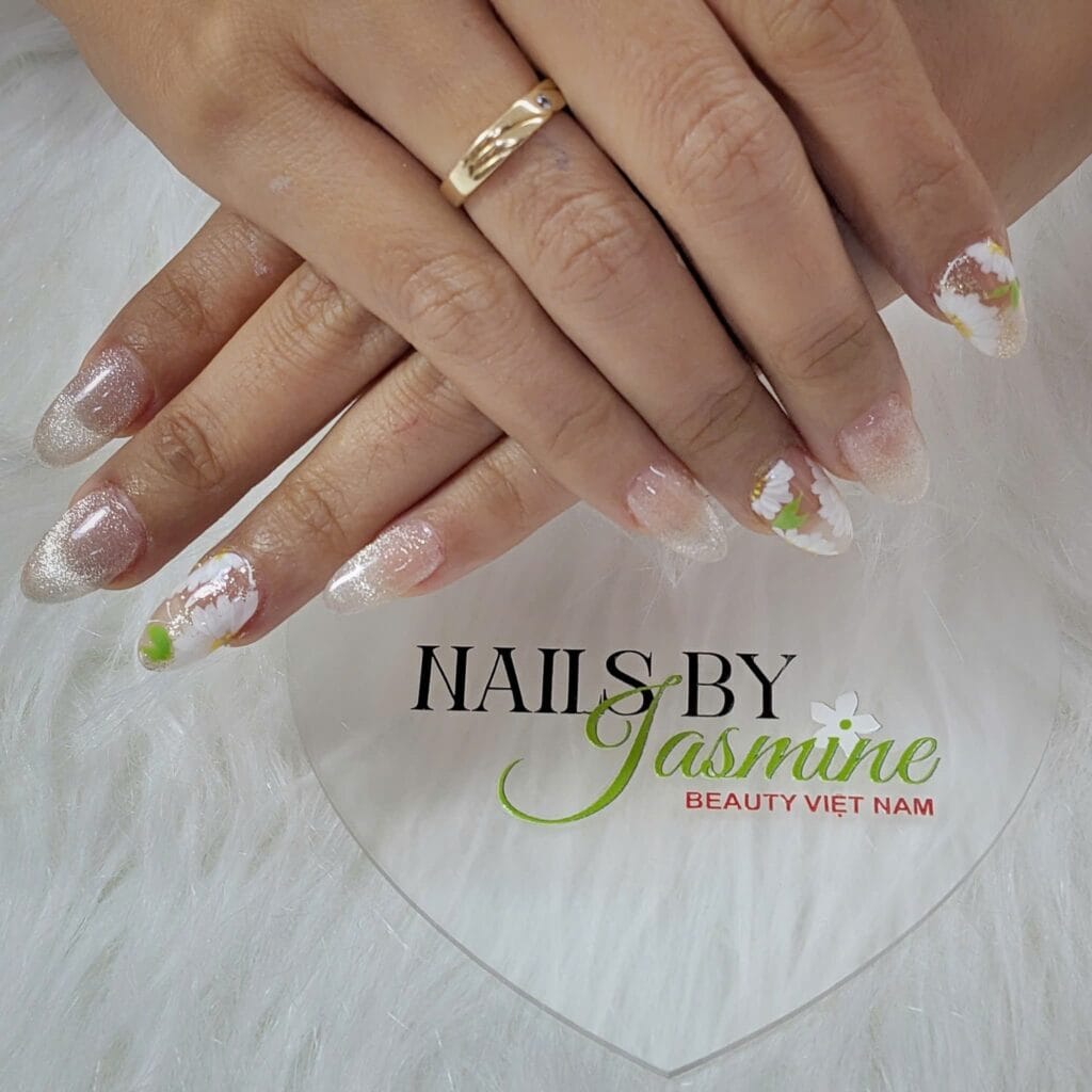 Sản phẩm học viên Jasmine – kỹ thuật sơn gel mắt mèo và vẽ hoa nổi bật
