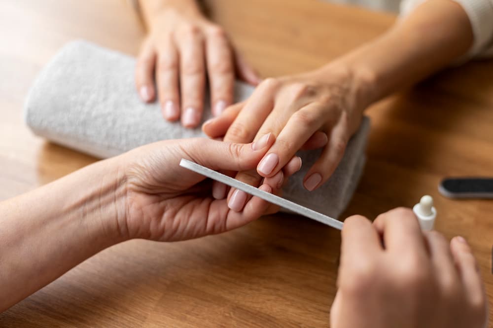 Cách dũa móng đúng kỹ thuật giúp định hình form và bảo vệ móng thật