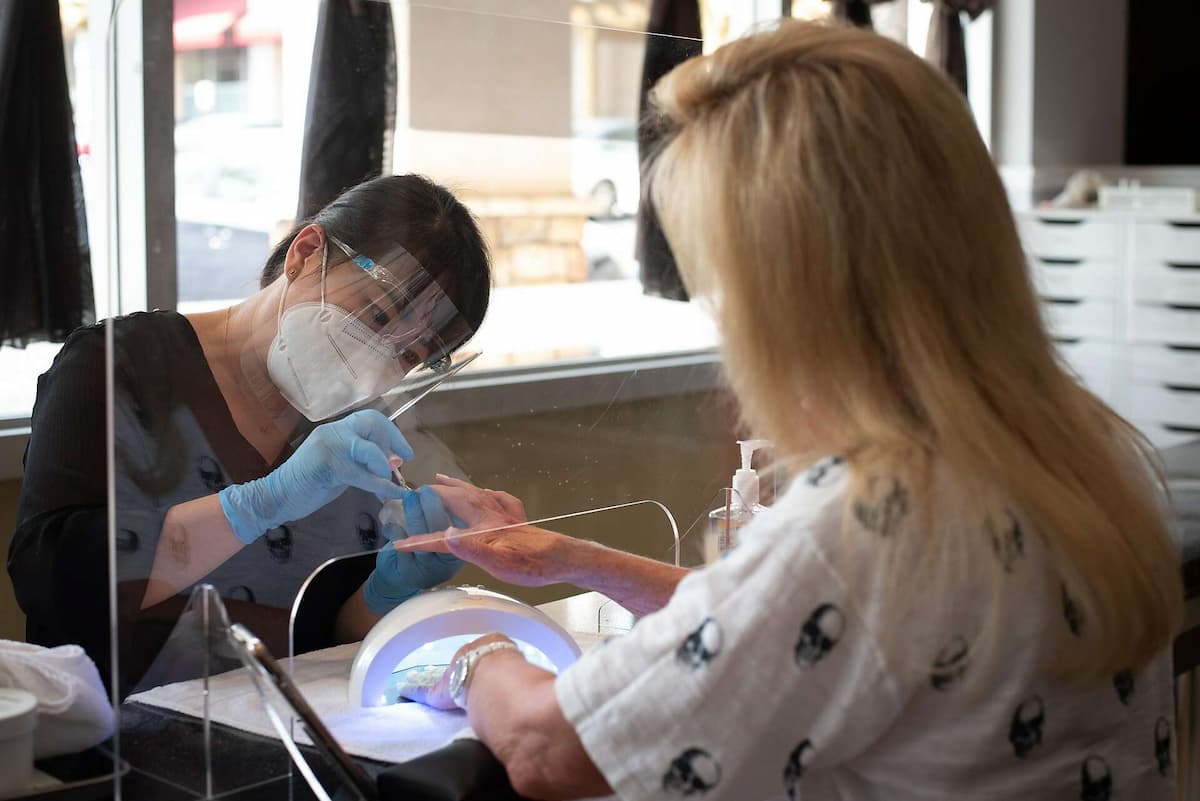 Điều kiện để lấy bằng nail tại California (Manicurist)
