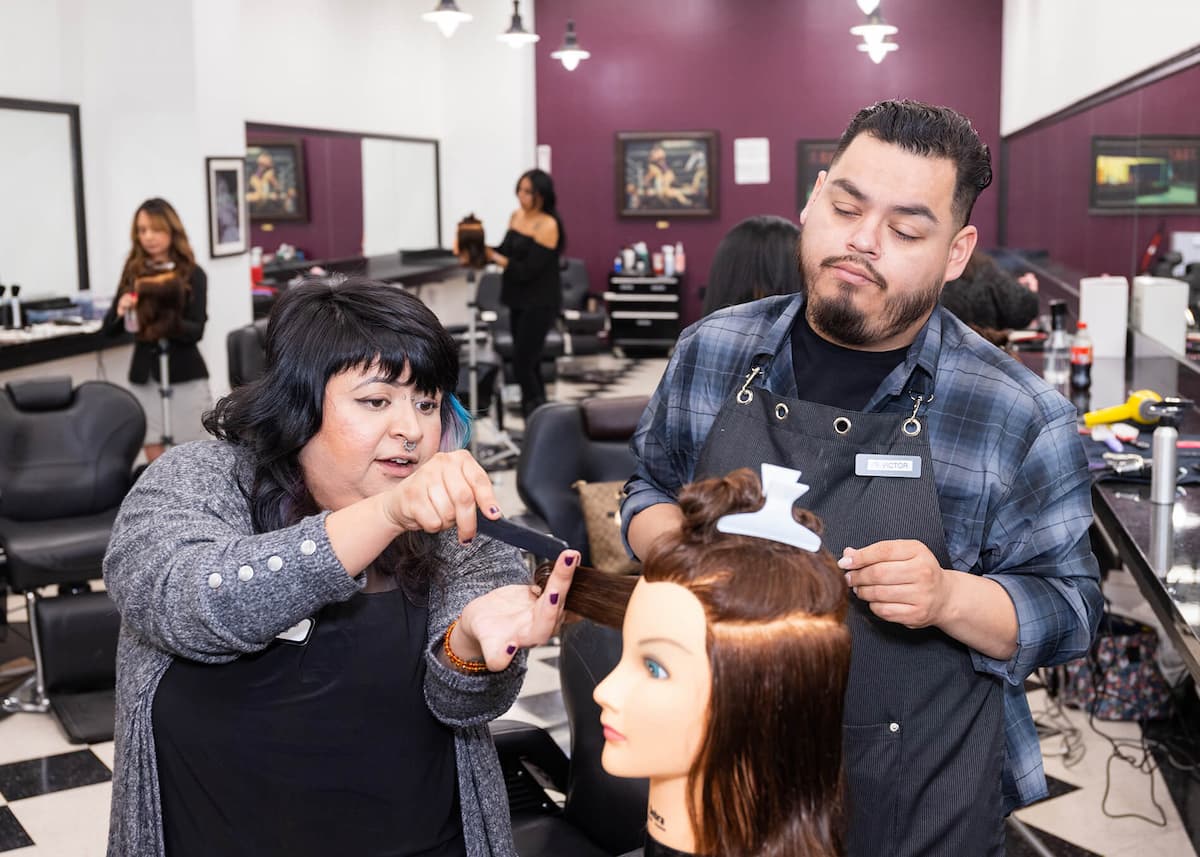 Điều kiện để lấy bằng tóc tại California (Cosmetology)