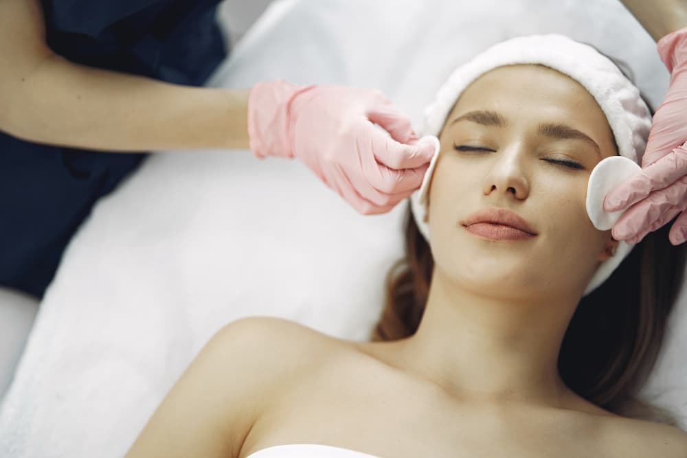 Điều kiện để lấy bằng chăm sóc da tại Tennessee (Facials)