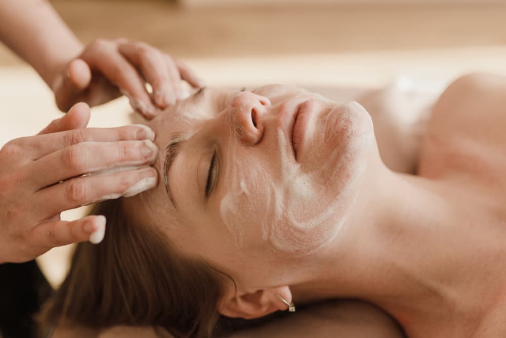 Điều kiện để lấy bằng chăm sóc da tại Alaska (Facials)