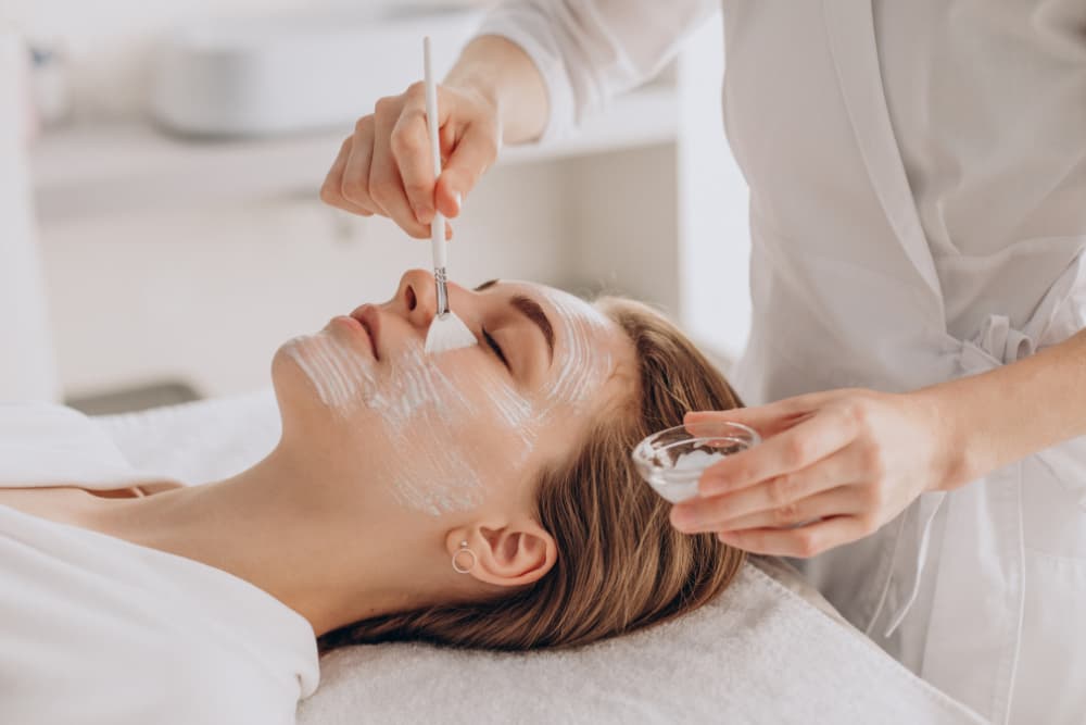 Điều kiện để lấy bằng chăm sóc da tại Arizona (Facials)