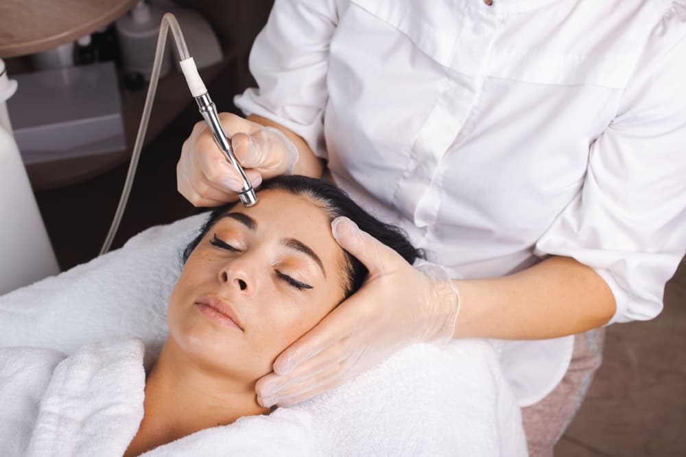 Điều kiện để lấy bằng chăm sóc da tại Arkansas (Facials)