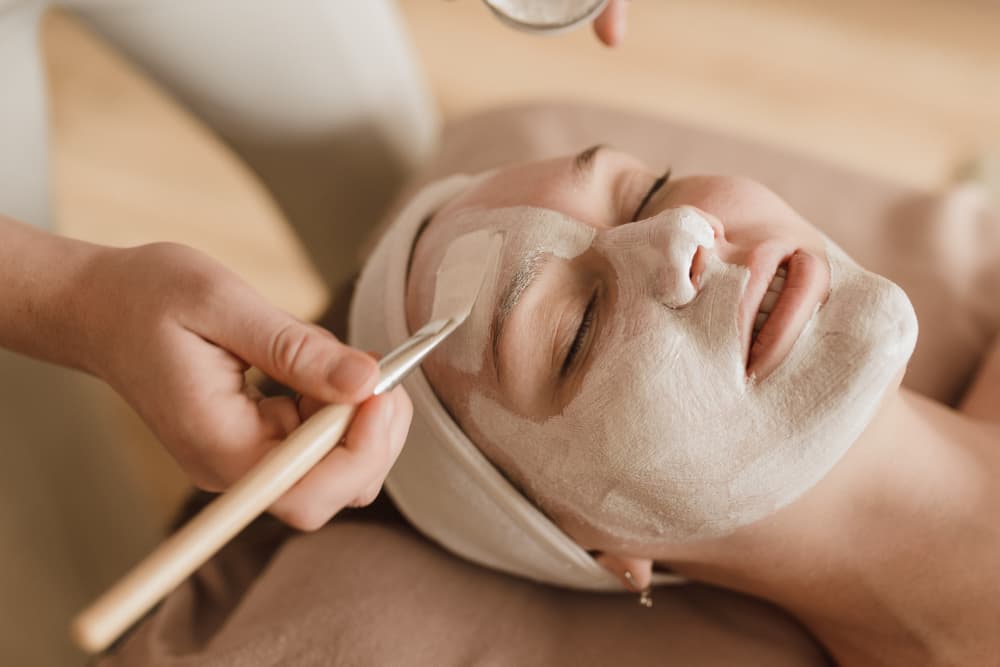 Điều kiện để lấy bằng chăm sóc da tại Connecticut (Facials)