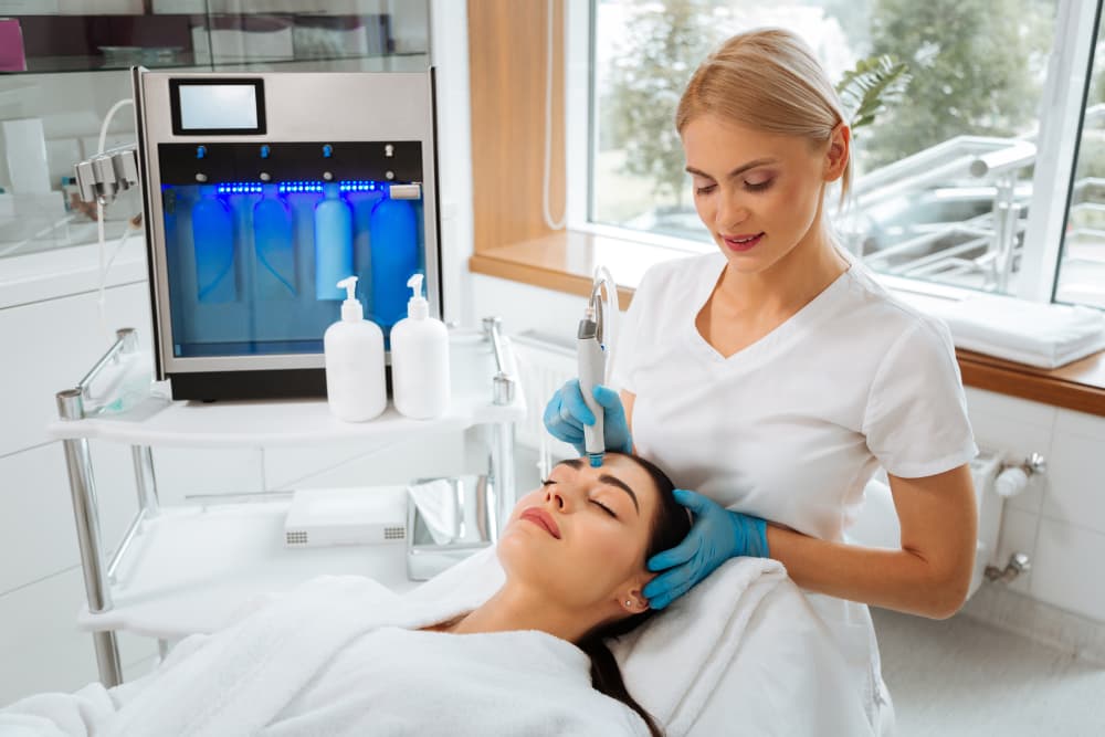 Điều kiện để lấy bằng chăm sóc da tại Illinois (Facials)