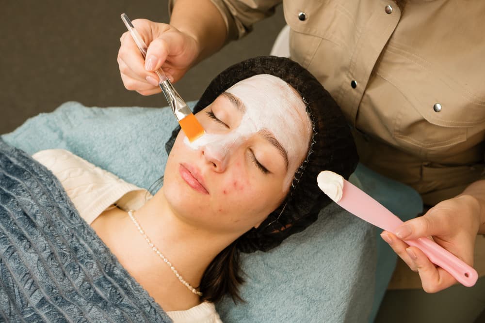 Điều kiện để lấy bằng chăm sóc da tại Nevada (Facials)