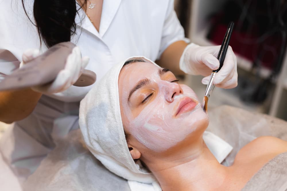 Điều kiện để lấy bằng chăm sóc da tại North Carolina (Facials)