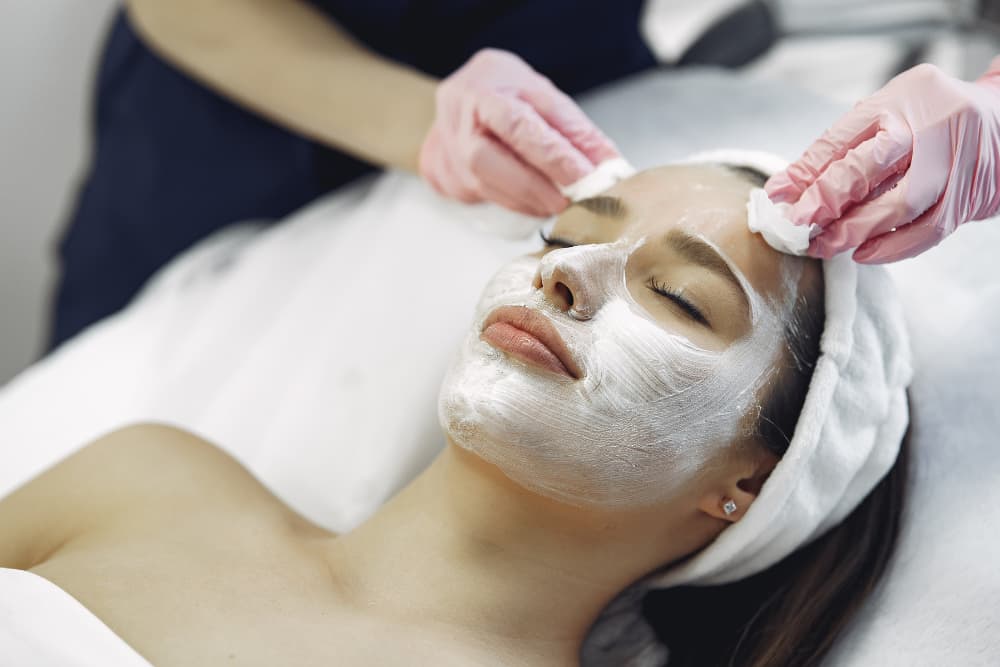 Điều kiện để lấy bằng chăm sóc da tại South Carolina (Facials)