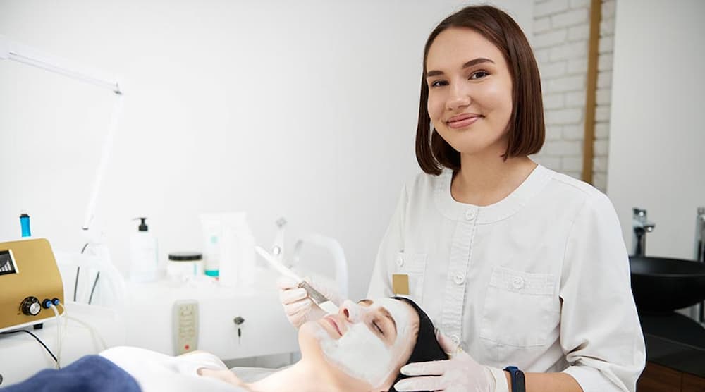 Điều kiện để lấy bằng chăm sóc da tại Colorado (Facials)