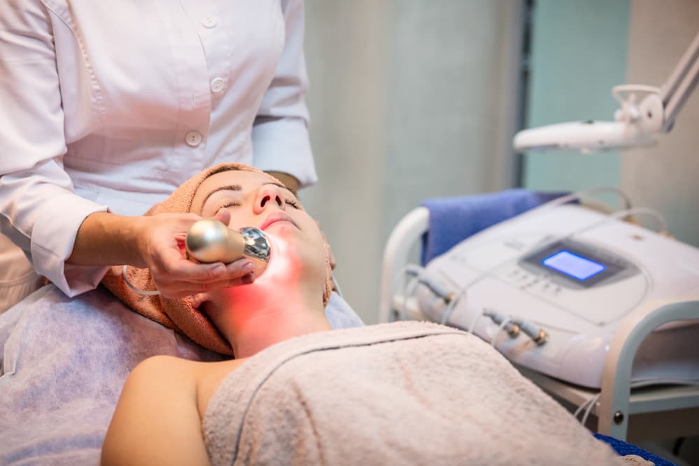 Điều kiện để lấy bằng chăm sóc da tại Florida (Facials)