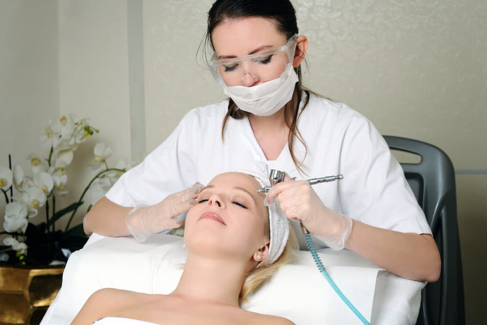 Điều kiện để lấy bằng chăm sóc da tại Michigan (Facials)
