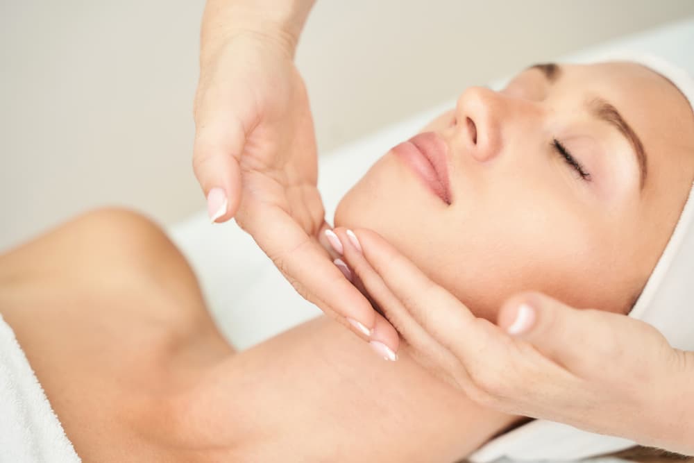 Điều kiện để lấy bằng chăm sóc da tại Louisiana (Facials)