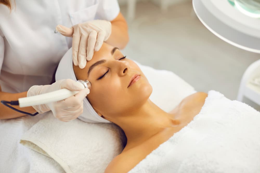Điều kiện để lấy bằng chăm sóc da tại Kentucky (Facials)