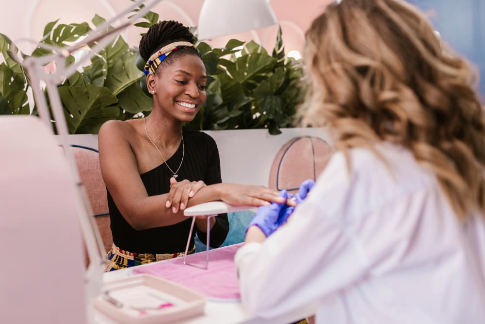 Điều kiện để thi lấy bằng nail tại Arizona