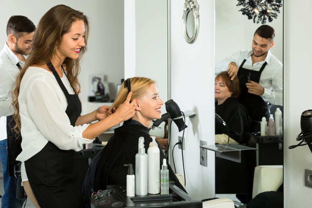 Điều kiện để lấy bằng tóc tại Connecticut (Cosmetology)