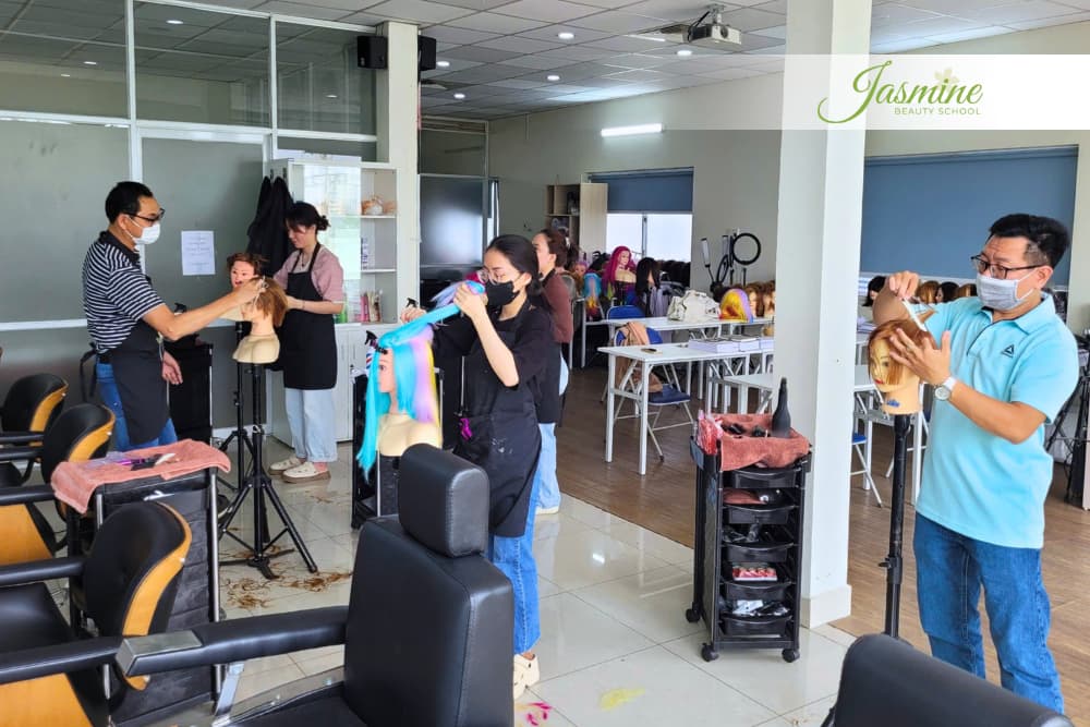 Khóa học Cosmetology tại Jasmine Beauty School Việt Nam