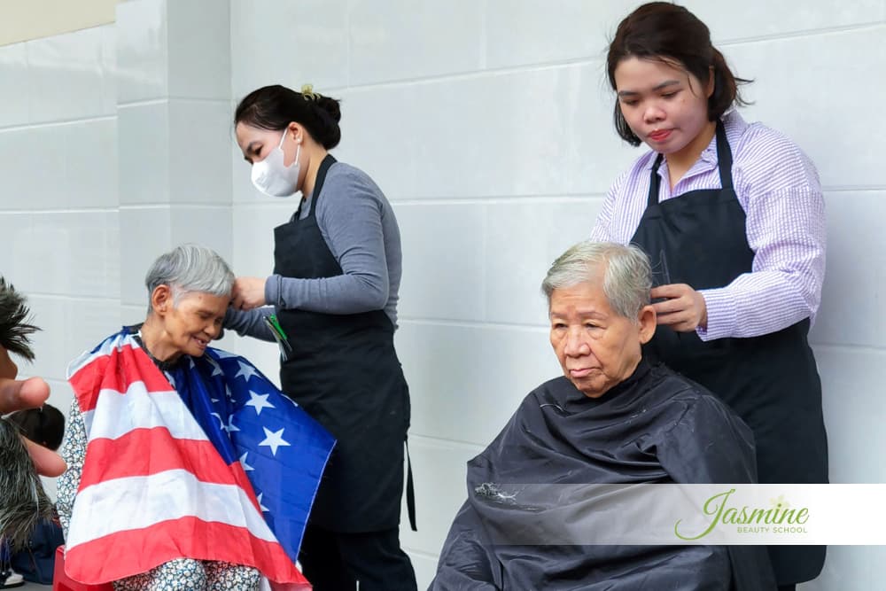 Lớp tóc thực hành tại Jasmine Beauty School