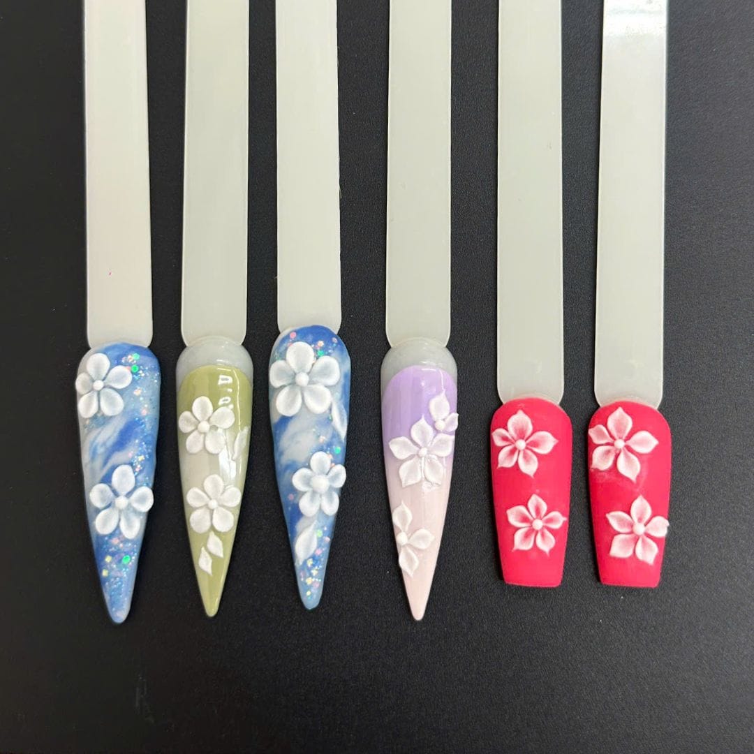Mở đầu tháng 8, học viên Jasmine tạo nên những bộ nails tinh xảo, chỉn chu