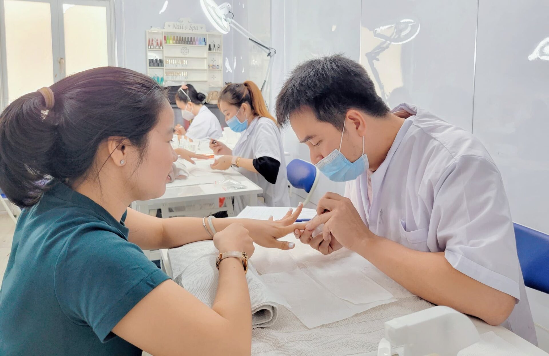 Hành trình học nghề nails từ con số 0