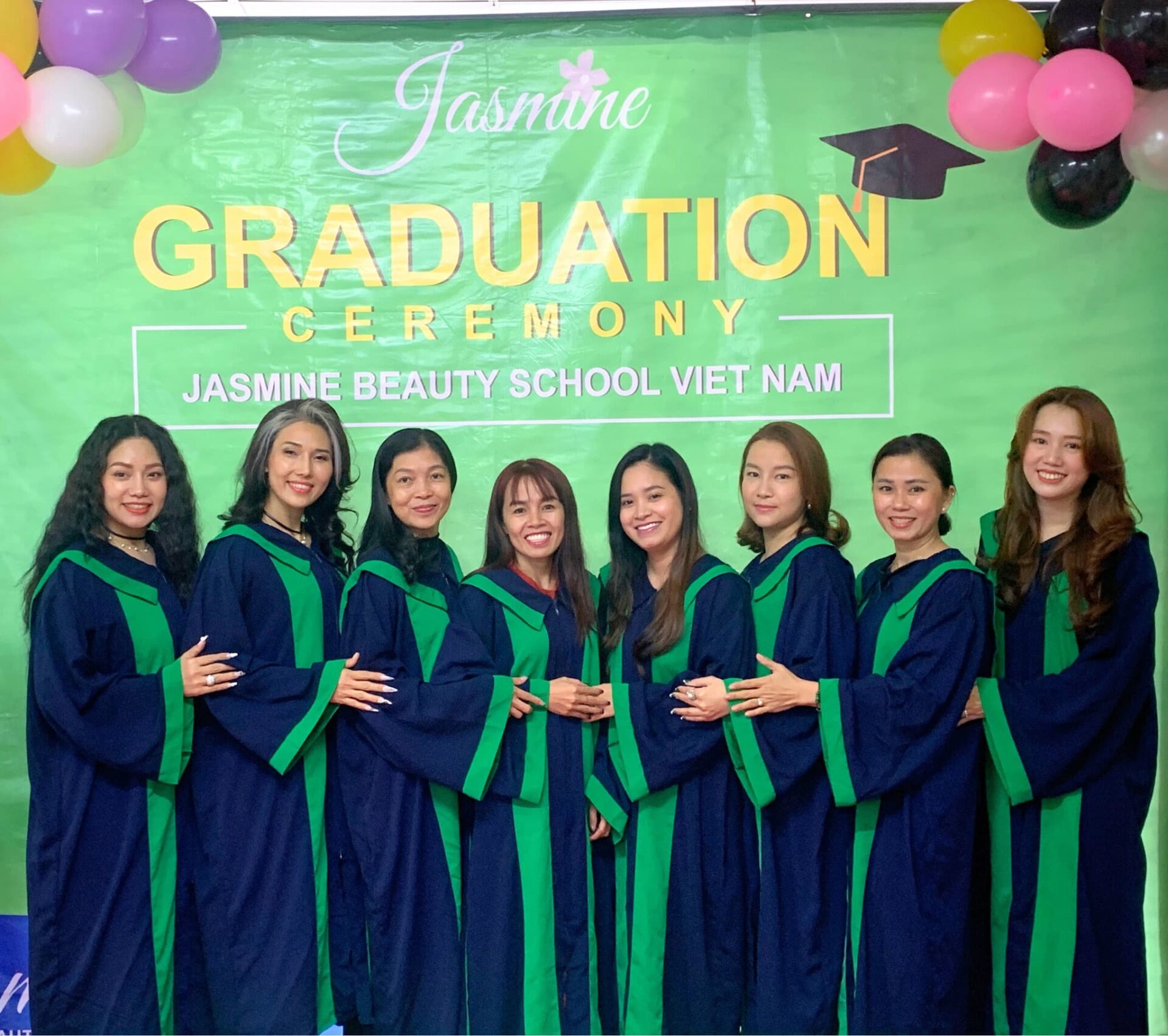 Chị Hương dự Lễ tốt nghiệp khóa Nails định cư Mỹ tại Jasmine Beauty School Việt Nam