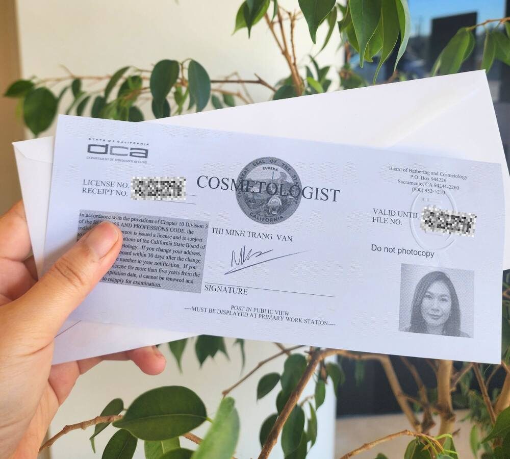 Chị Trang đã hoàn thành mục tiêu thi lấy bằng nail California sau khóa học tại Jasmine Việt Nam