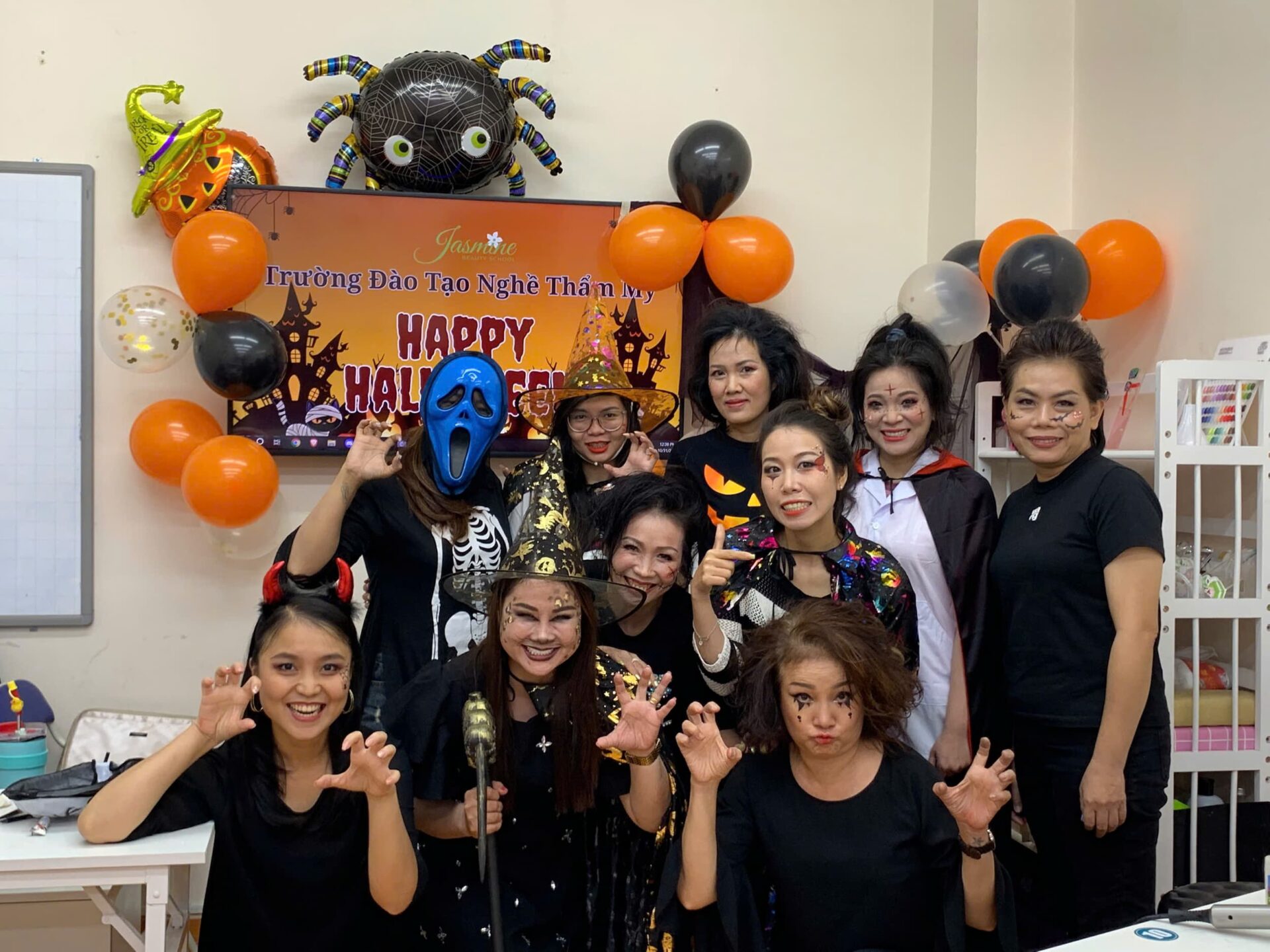 Halloween – Sân Khấu Của Sự Sáng Tạo Trong Nghề Làm Đẹp