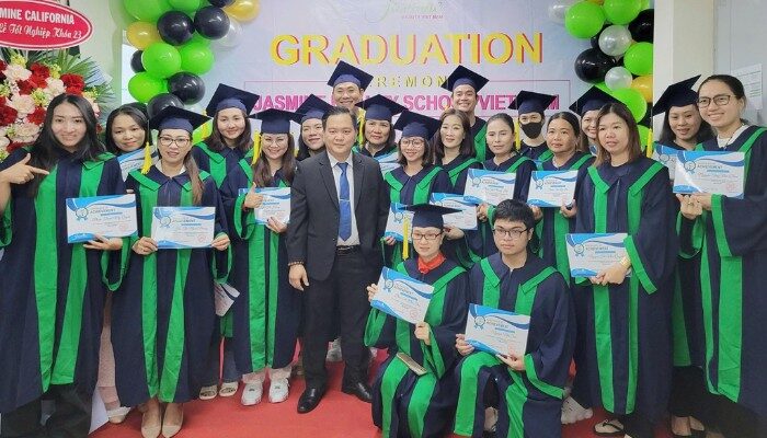 Học nghề đi Mỹ với lộ trình cosmetology dành cho người Việt