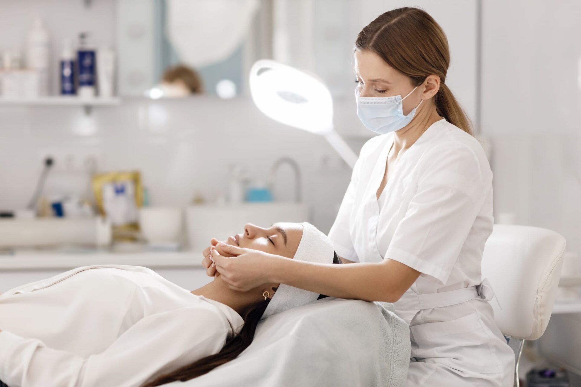 Nghề chăm sóc da: phù hợp với người tỉ mỉ và yêu skincare
