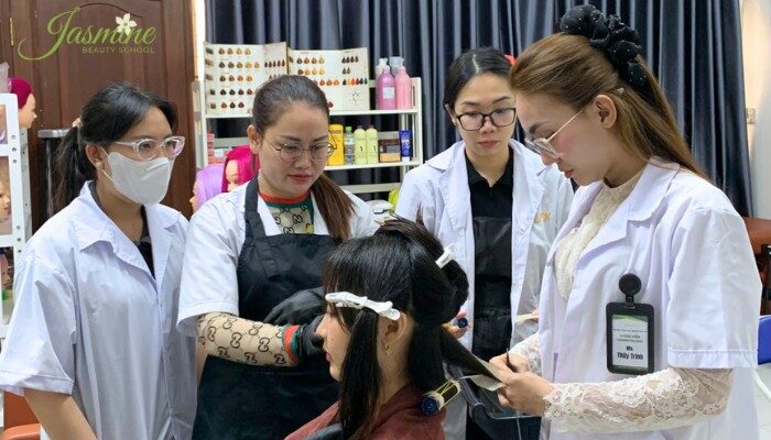 “Học nghề thẩm mỹ rất dễ”