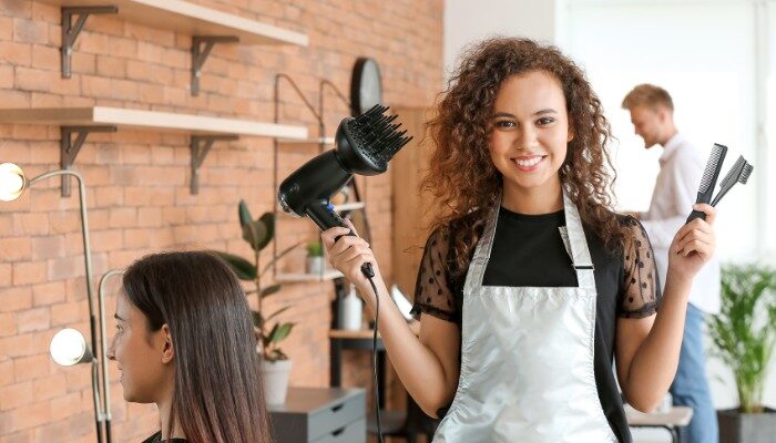 Giấy phép hành nghề nail và cosmetology tại Mỹ: Vì sao bắt buộc?