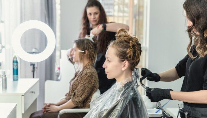 Mức thu nhập ngành cosmetology tại Mỹ ra sao?