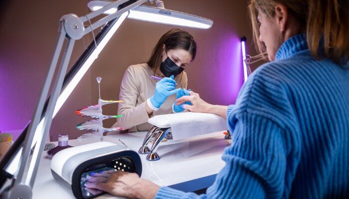 Giấy phép y tế cho tiệm nail tại Mỹ