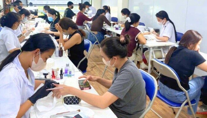 Chúc Mừng Học Viên Nguyễn Thị Quỳnh Thi Đậu Bằng Cosmetologist Tại California